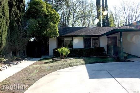 Building Photo - 348 W Avenida de los Arboles