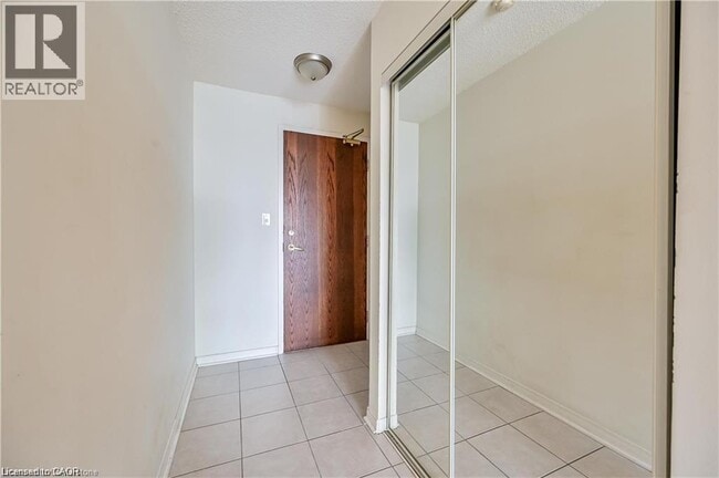 Building Photo - 4850 Glen Erin Dr