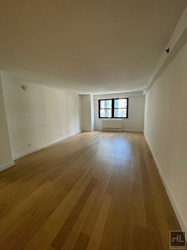Building Photo - East 39th Street