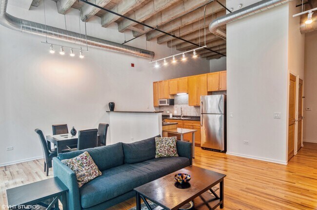 Foto del edificio - 1645 W Ogden Ave