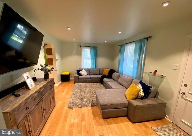 Foto del edificio - 2505 Fernwood Ave