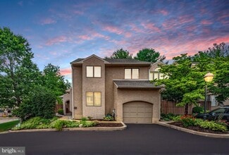 Building Photo - 42 Greythorne Woods Cir