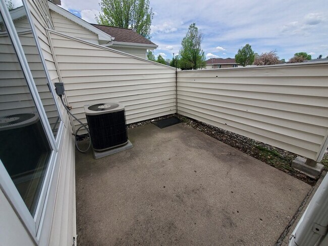 Foto del edificio - Meadowbrook Townhomes