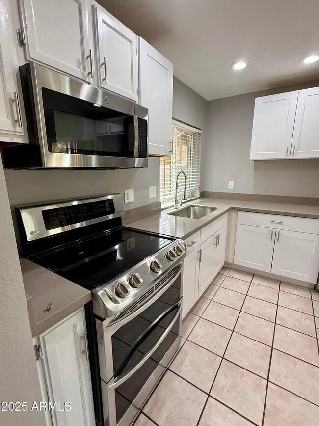 Foto del edificio - 14801 N 25th Dr