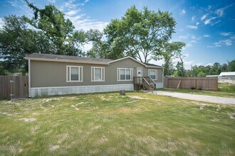 Building Photo - 20511 N Sabine Dr