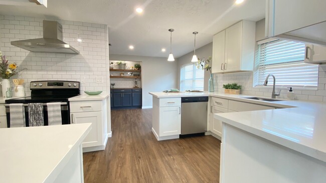 Kitchen and Breakfast Nook - 22226 Woodrose Dr