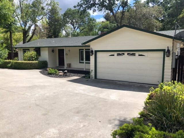 Foto principal - 319 Marshall Dr