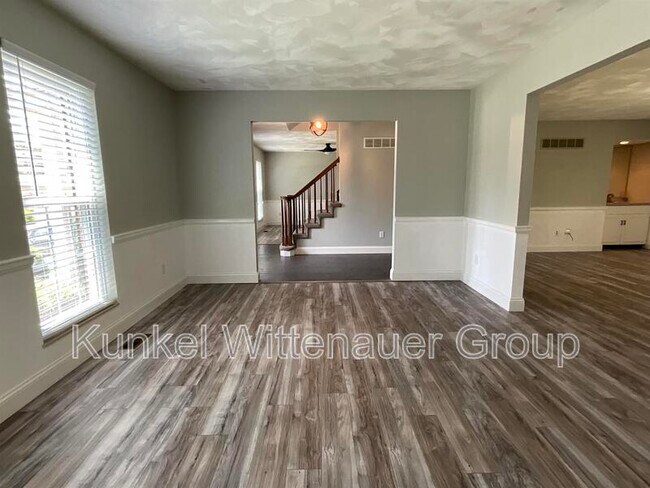 Foto del edificio - 30 Shallowbrook Dr