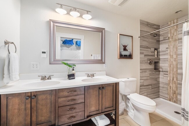 Building Photo - 924 6th St