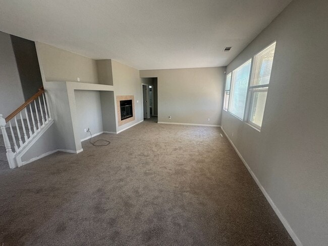 Building Photo - 5575 Sunview Ct