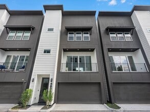 Building Photo - 4804 Elysian St