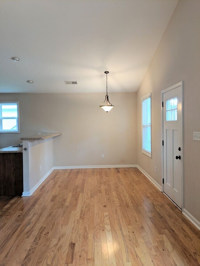 Building Photo - South Asheville Rental!