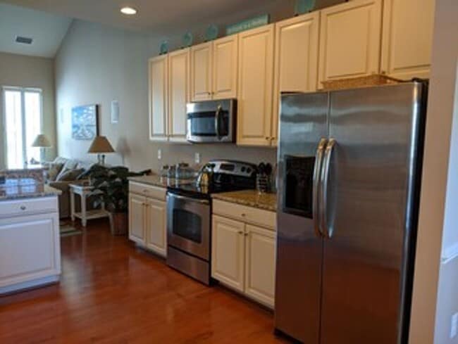 Building Photo - 37024 Fairway Dr