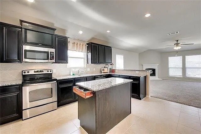 Building Photo - 1417 Red Dr