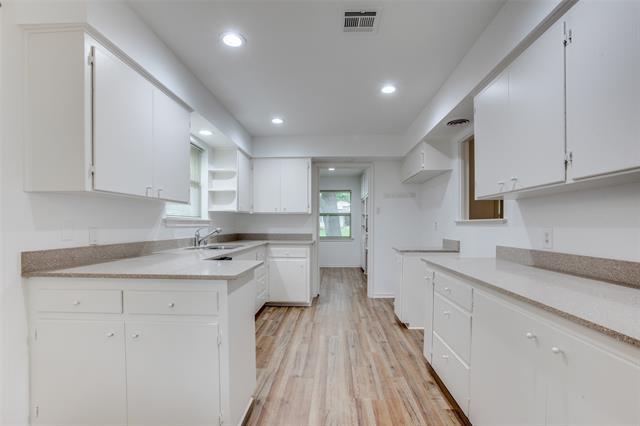 Building Photo - 727 James Dr