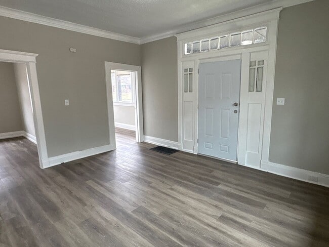 Foto del edificio - Newly updated 3-bedroom, 1-bath home - Open To Section 8