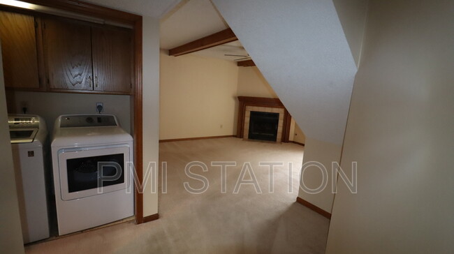 Foto del edificio - 5860 Park St