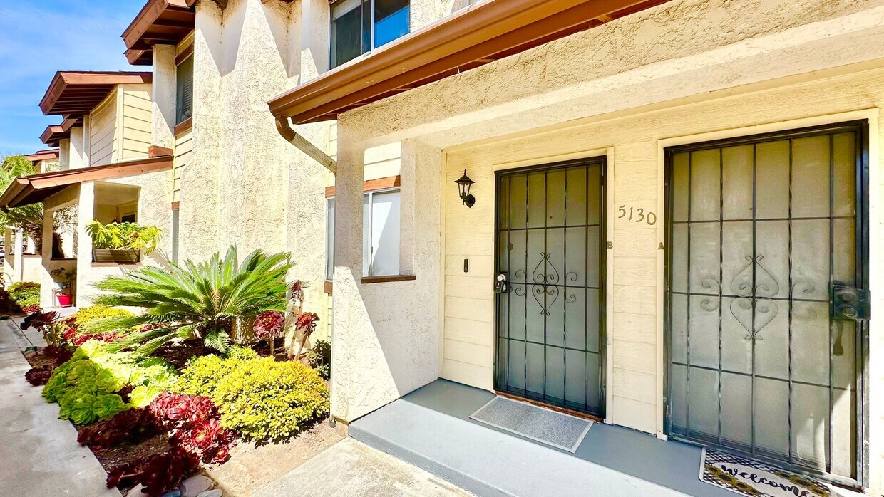 Foto principal - Beautiful & Updated Two-Story Unit in the ...