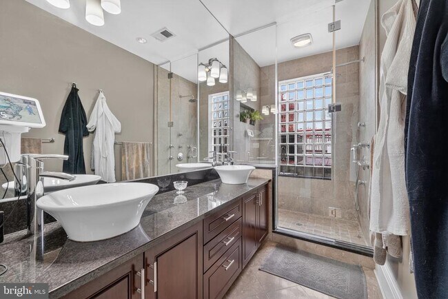 Foto del edificio - 1731 Riggs Pl NW