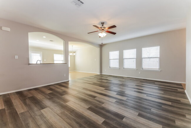 Building Photo - 120 Meadow Crest Dr