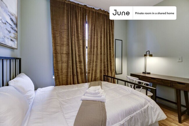 Foto del edificio - Private bedroom in 4 bed/1 bath Home