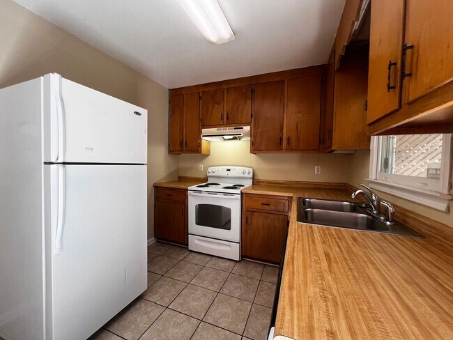 Foto del edificio - 652-B WHITEHALL RD | 2 BED 2 BATH AVAILABL...