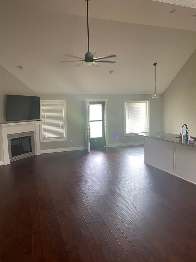 Building Photo - Home at last