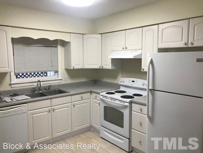 Building Photo - 4 br, 3.5 bath House - 1404 Coral Court