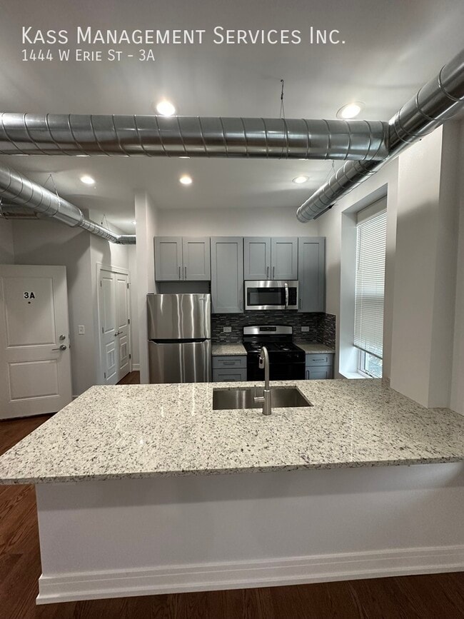 Photo - 1444 W Erie St Apartment