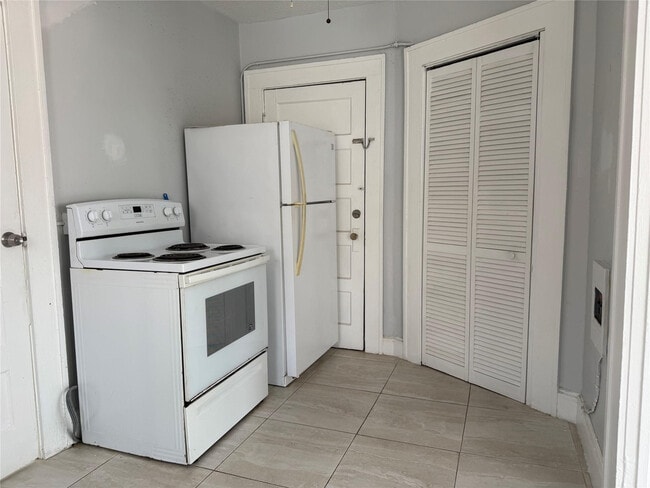 Foto del edificio - 1621 Van Buren St