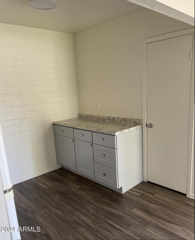 Foto del edificio - 845 W 1st St