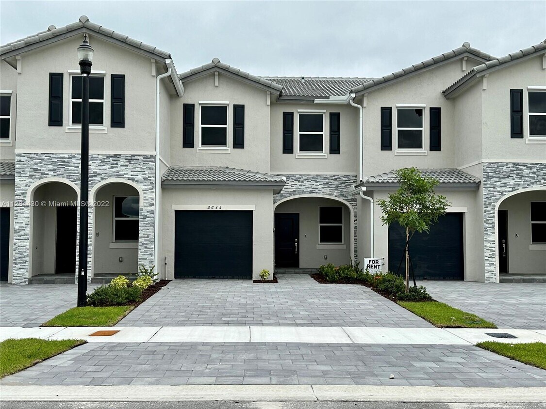 2635 SE 11th St, Homestead, FL 33035 Townhome Rentals in Homestead FL