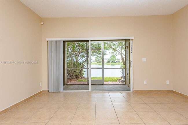 Foto del edificio - 705 SW 122nd Ave