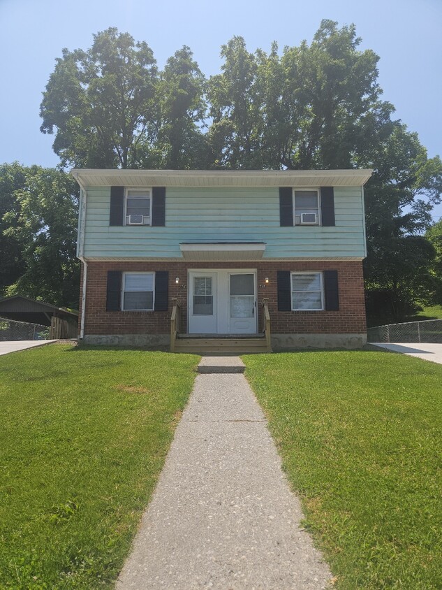 Building Photo - 2748 Kirkland Dr NW