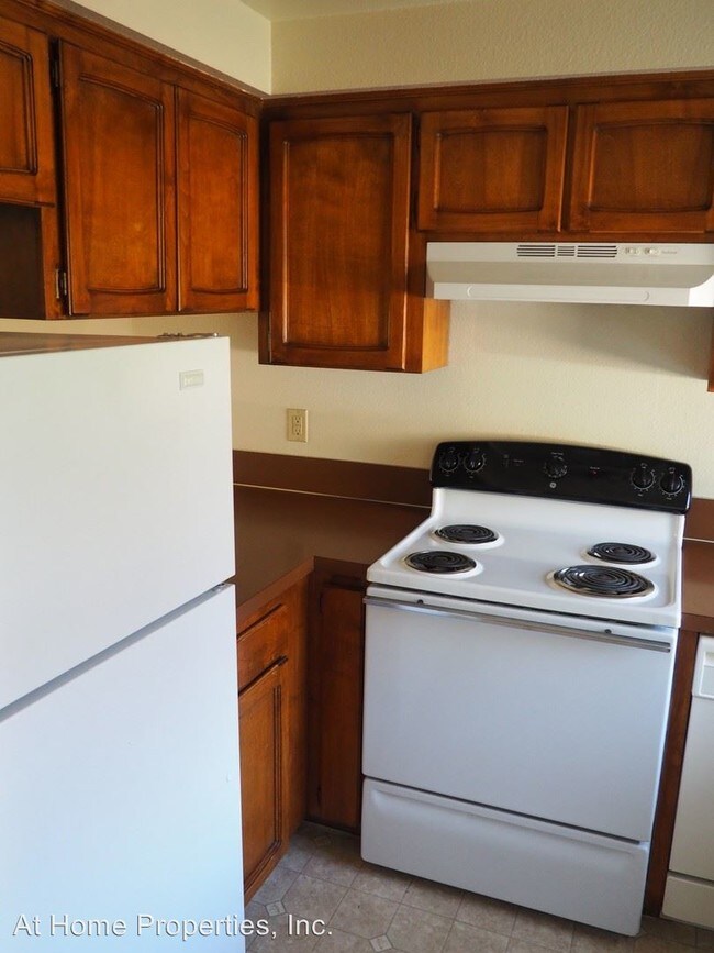 Building Photo - 1315 SW Maple Tree Ct