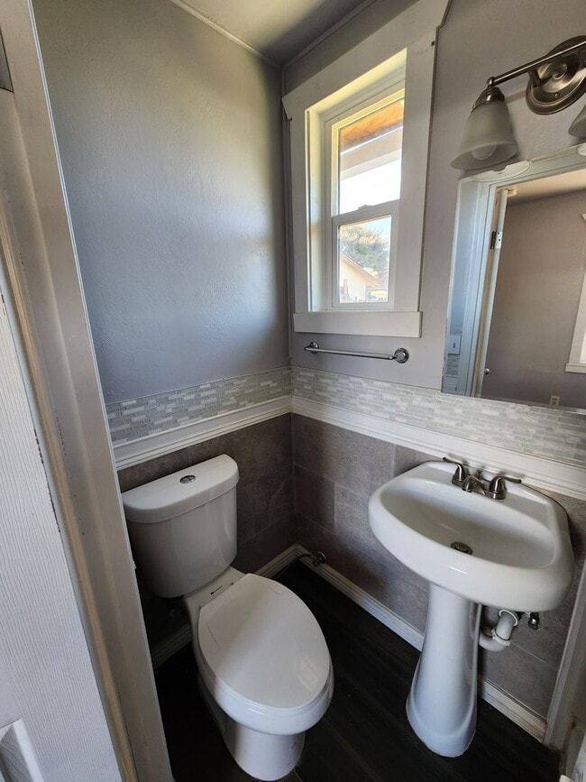 Building Photo - Standalone Studio with updates throughout!