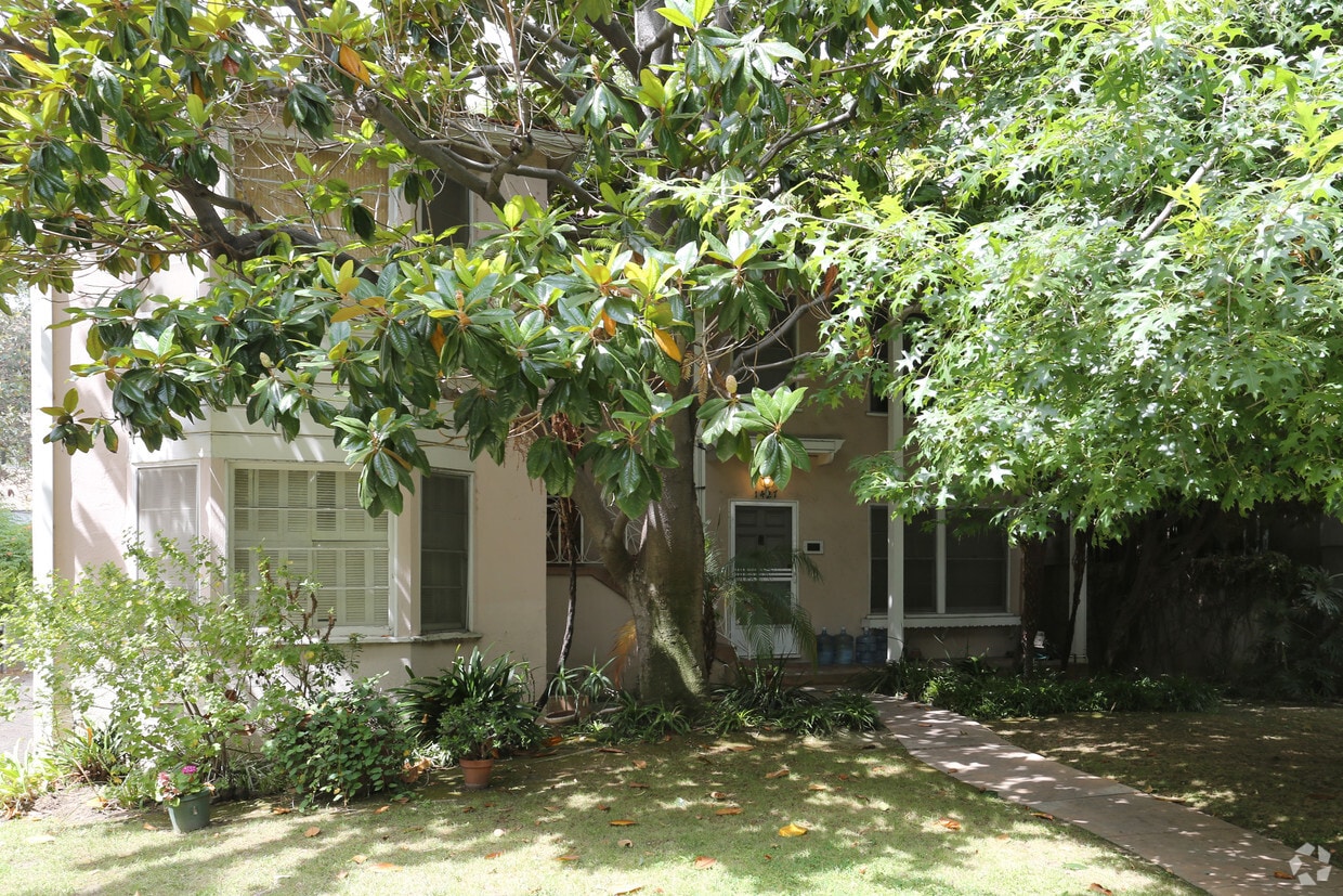 Primary Photo - 1427 Greenfield Ave