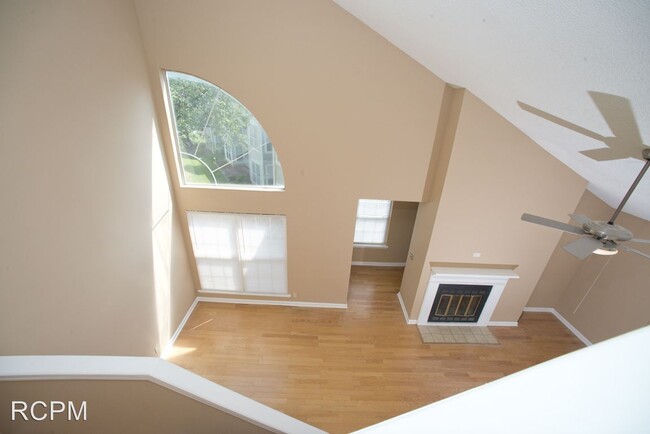 Building Photo - 2 br, 2 bath House - 1039 Stones Throw