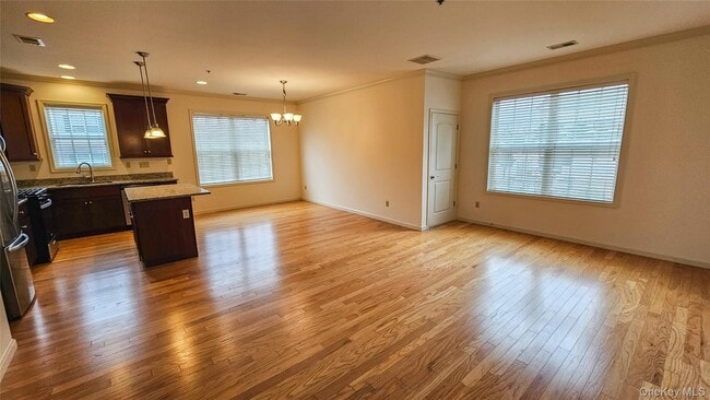 Building Photo - 304 Canter Ct