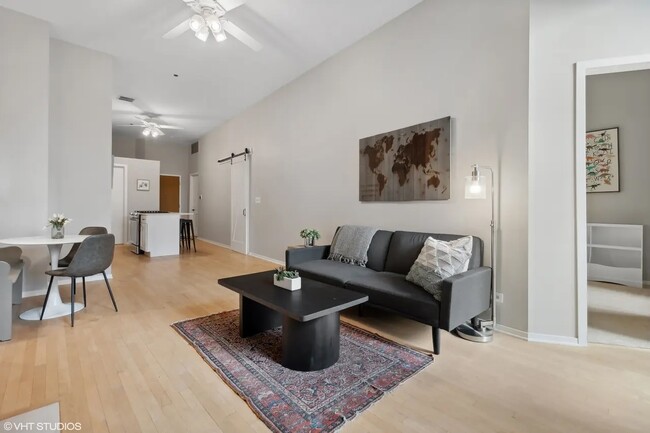 Building Photo - 910 S Michigan Ave