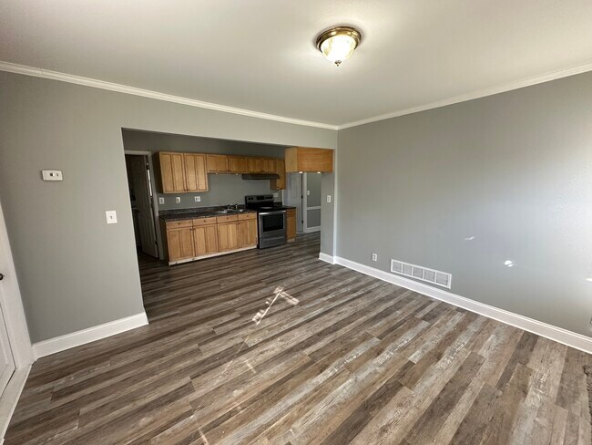 Building Photo - 326 W Granet Ave