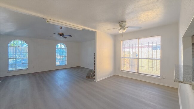 Foto del edificio - 9519 Wellsworth Dr