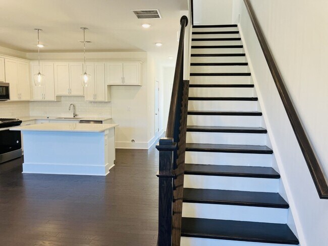 Foto del edificio - BRAND NEW Townhome located across from Wes...