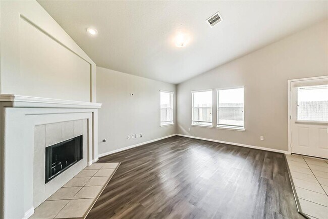 Foto del edificio - 9911 Driftwood Park Dr