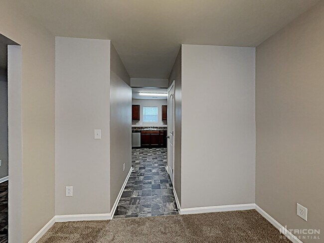 Building Photo - 117 Vermillian Dr