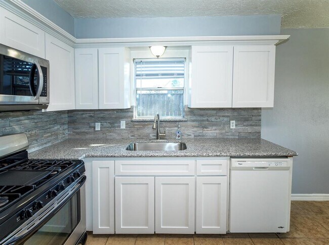 Building Photo - 218 Page Ln