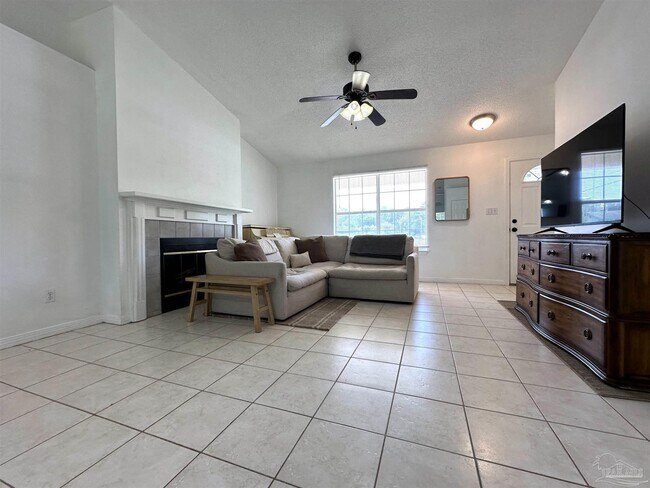 Foto del edificio - 10530 Willow Lake Dr