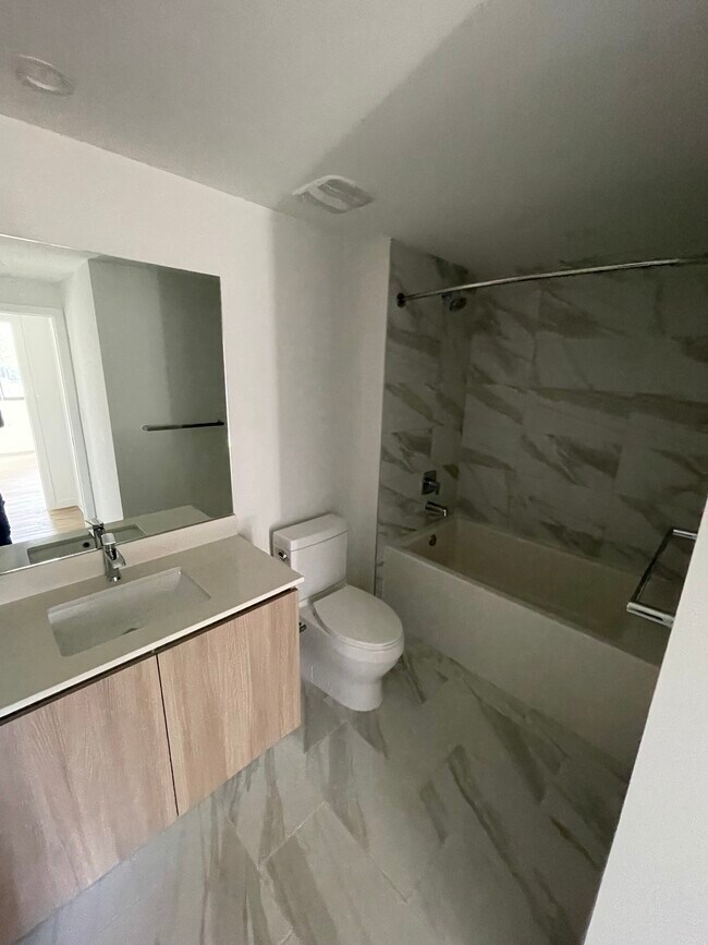 Building Photo - 335 W 68th St