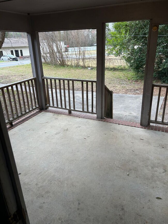 Foto del edificio - 321 Soperton Ave