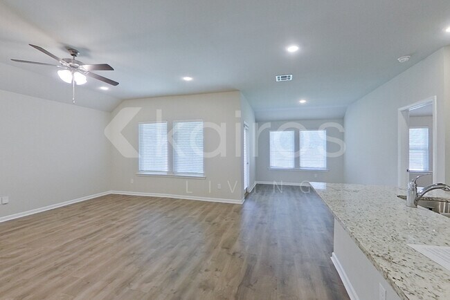 Building Photo - 204 Yardley Ct